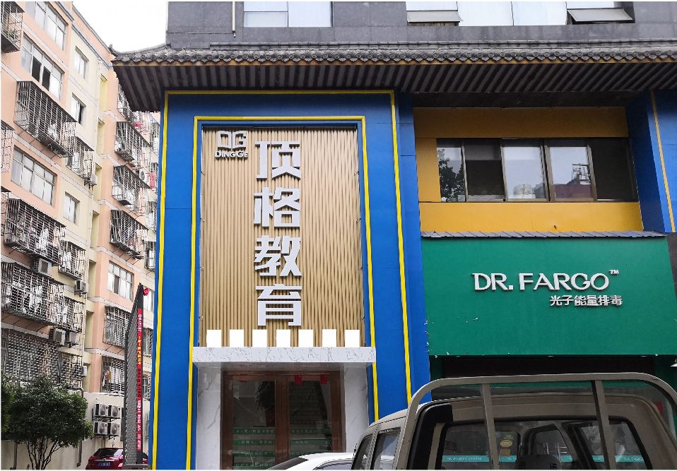 连城门头设计要符合门店特色。