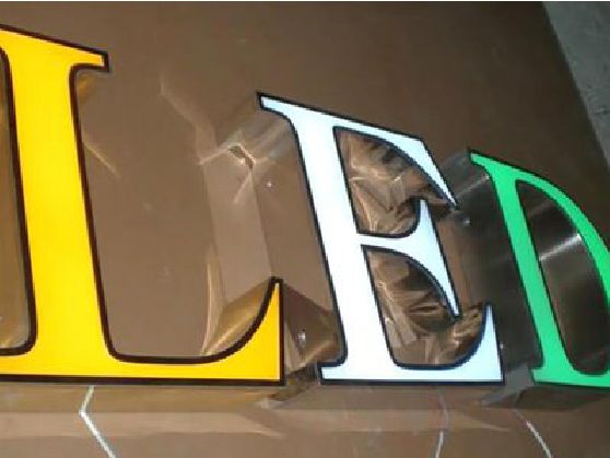 连城介绍LED招牌的基础知识。